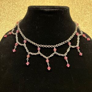 Chainmail necklace with pink beads